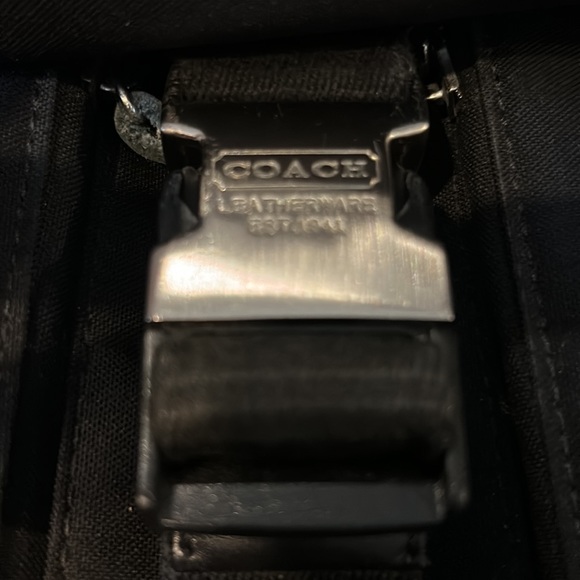 Coach, canvas with leather crossbag messenger bag with very sturdy metal closur - Picture 12 of 13